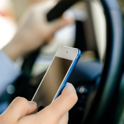4 Ways to Avoid Distracted Driving While Still Being Productive With Your Phone